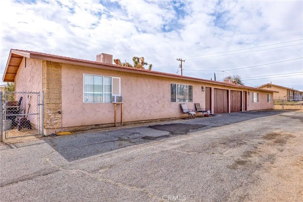 Photo of 6434 Linda Lee Dr, Yucca Valley, CA 92284 (MLS # JT26039987)