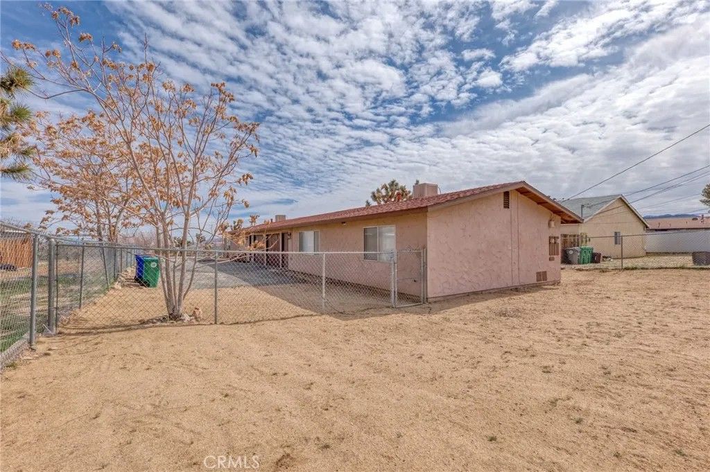 Photo of 6434 Linda Lee Dr, Yucca Valley, CA 92284 (MLS # JT26039987)