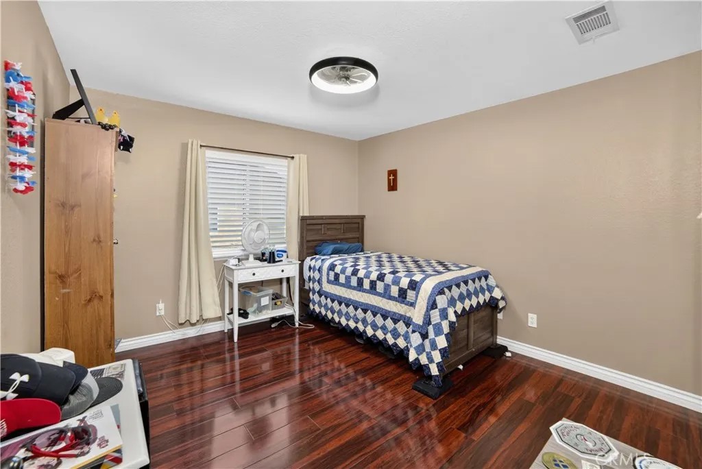 7050 Larkspur
