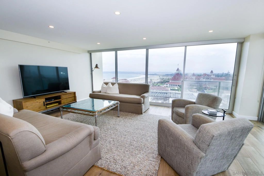 Photo of 1710 Avenida Del Mundo #1008, Coronado, CA 92118 (MLS # 250031702)