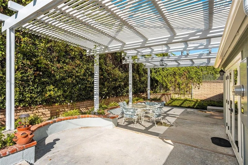 1429 E Fairway