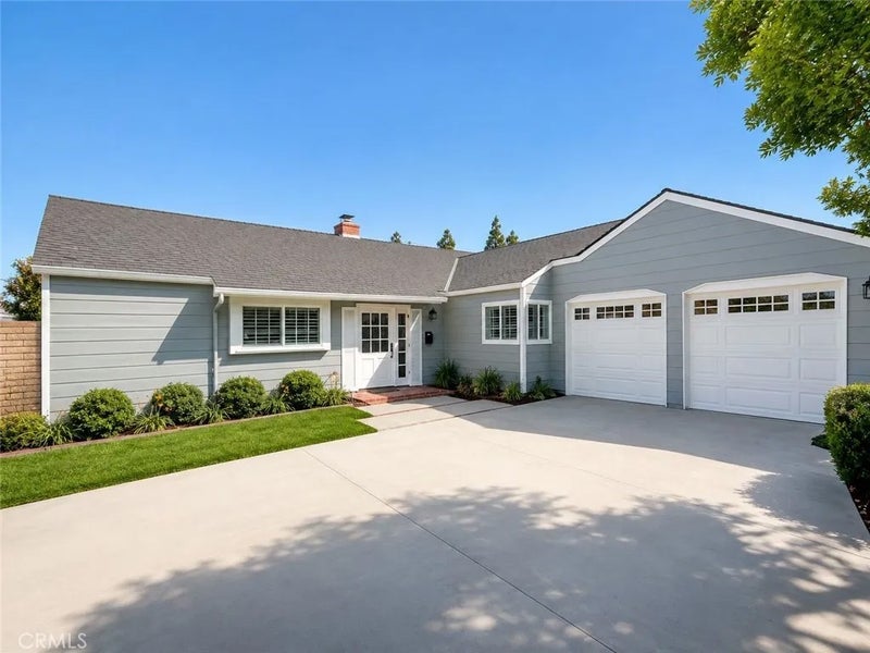 1429 E Fairway