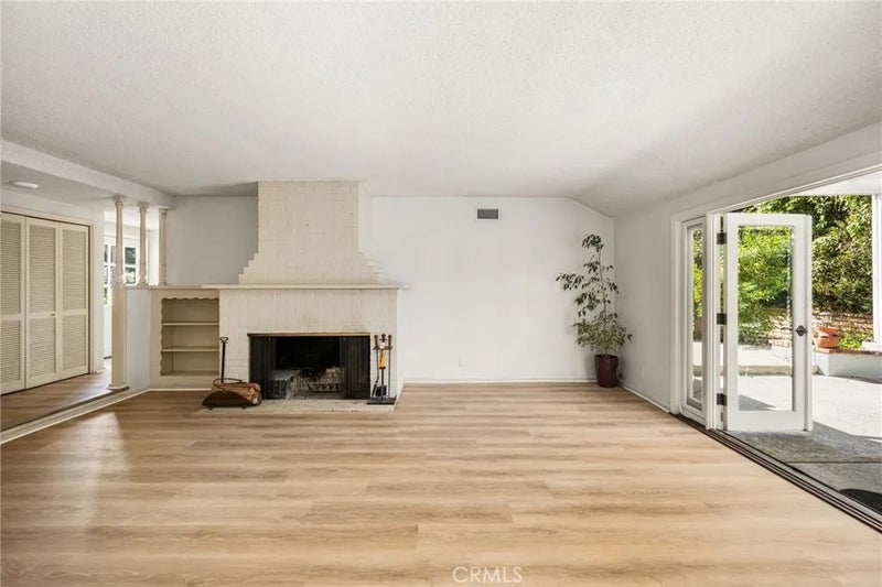 1429 E Fairway