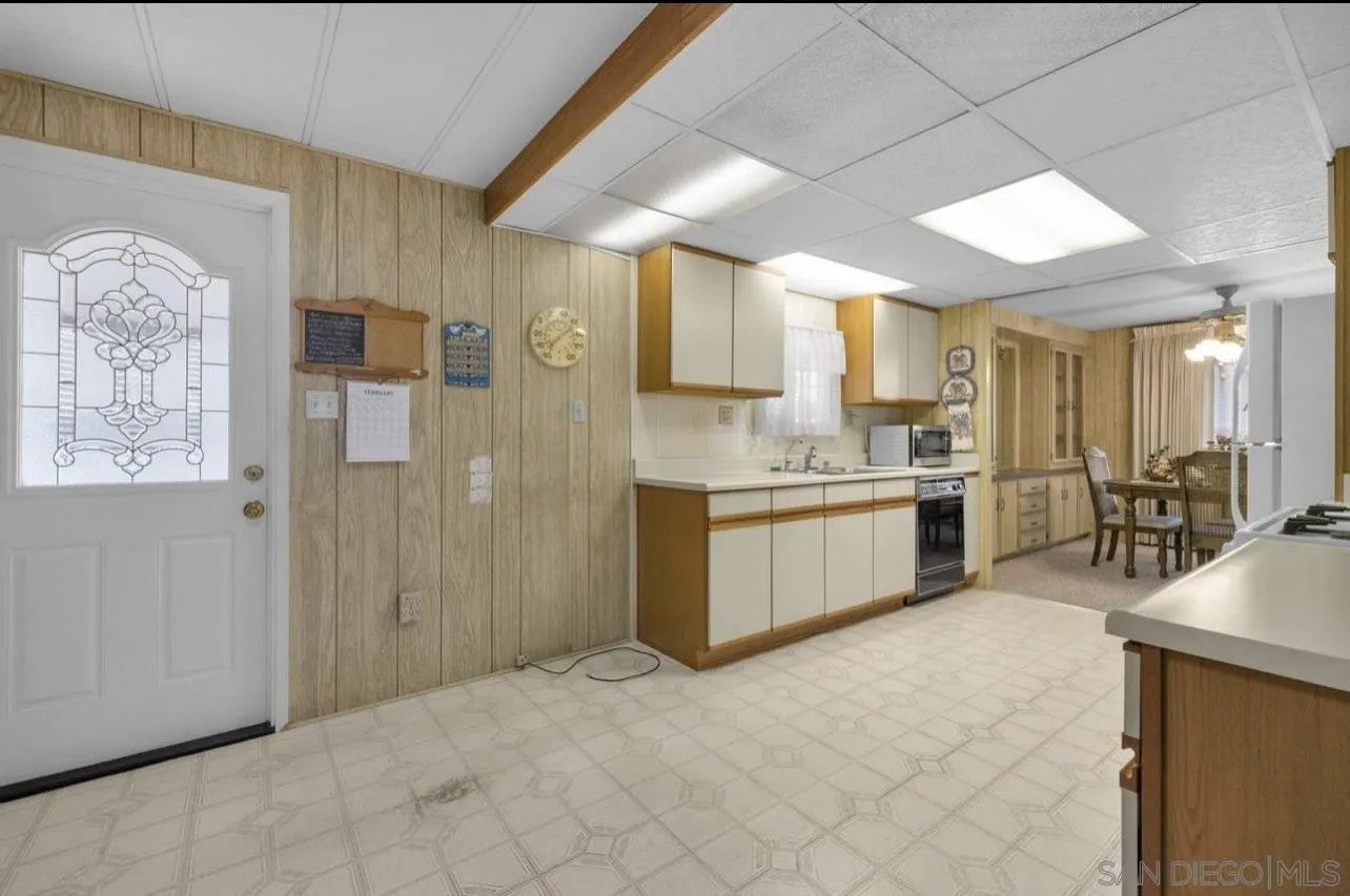 1440 S Orange Ave 11