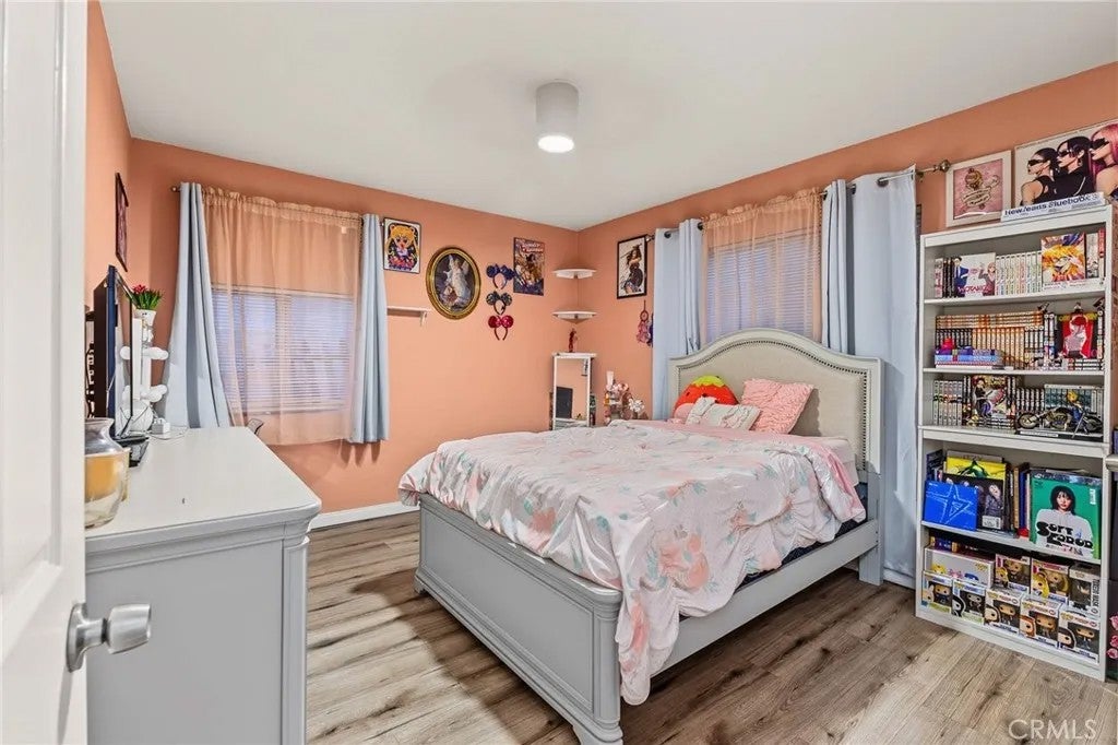 2211 N Grape Ave