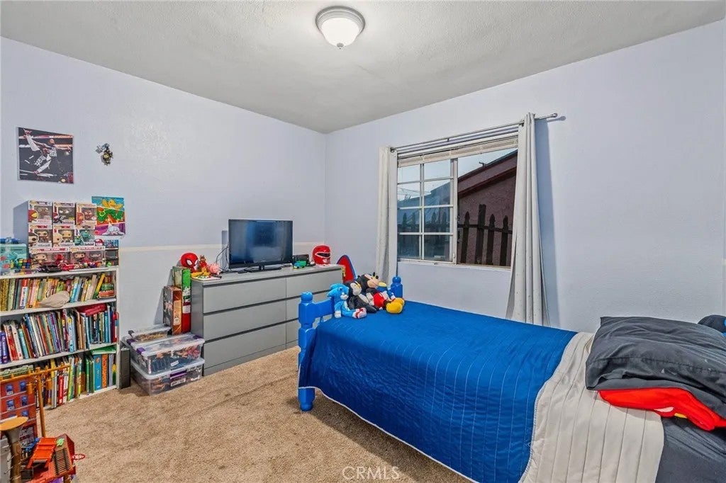 2211 N Grape Ave