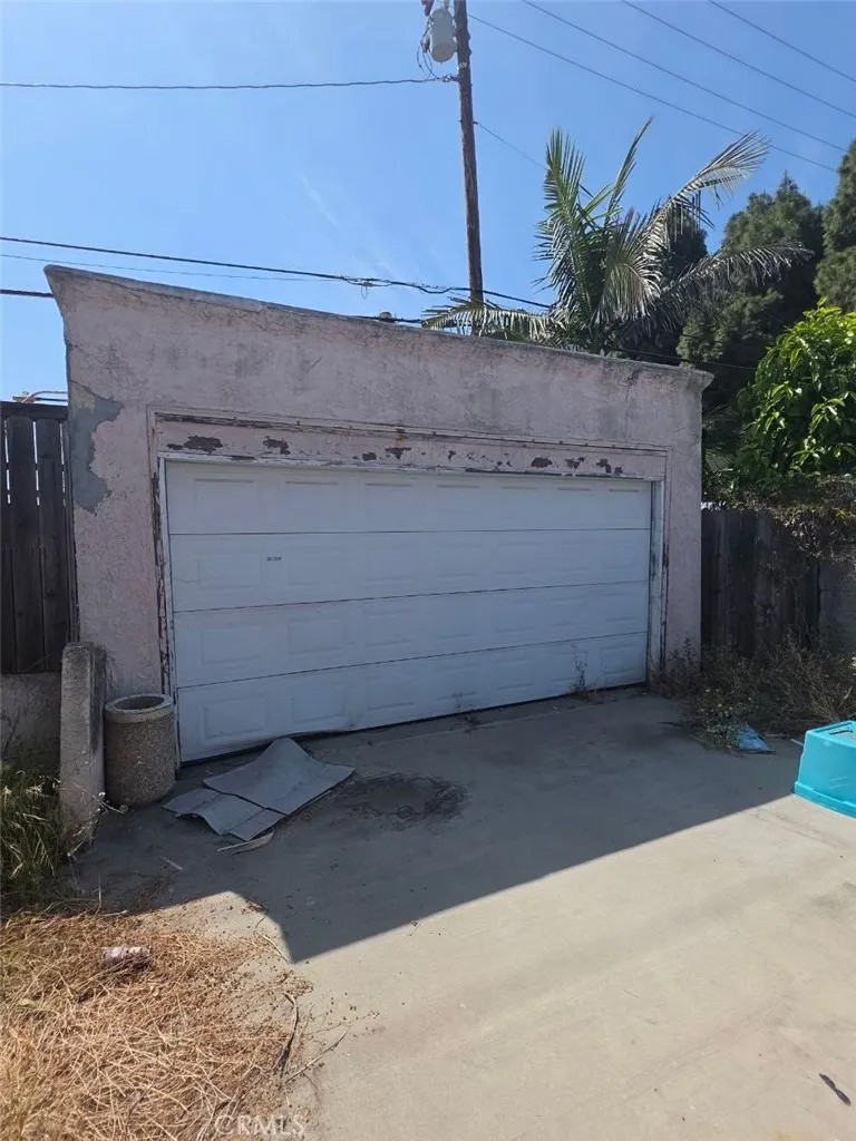 354 E Carson