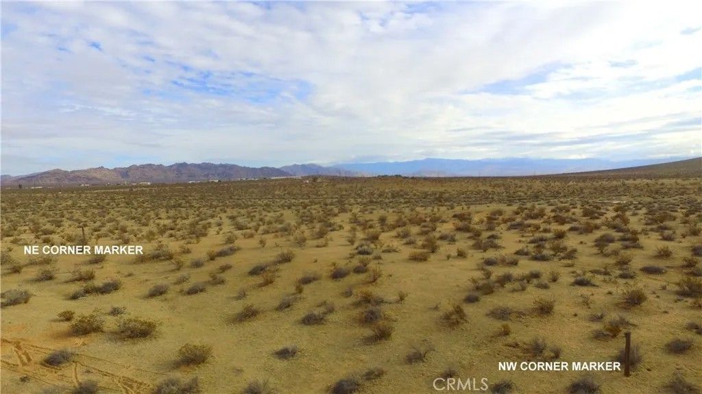 Photo of 47229227 Harris, Apple Valley, CA 92307 (MLS # HD25269577)