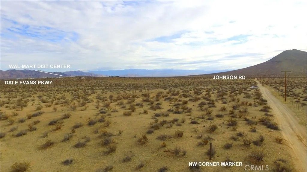 Photo of 47229227 Harris, Apple Valley, CA 92307 (MLS # HD25269577)