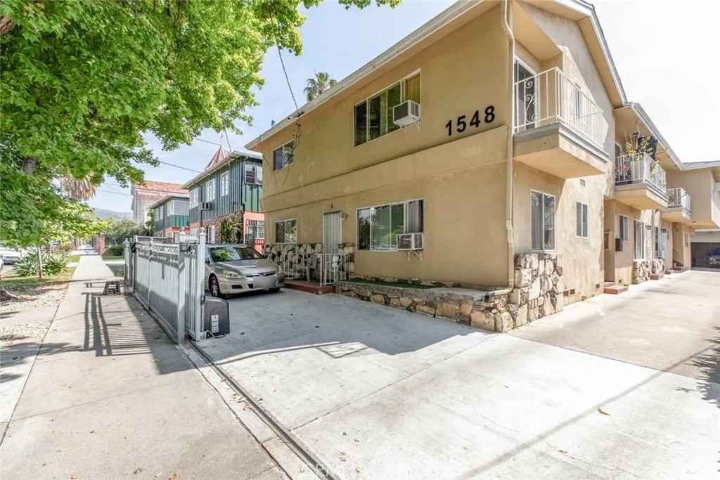 1548 N Alexandria Avenue