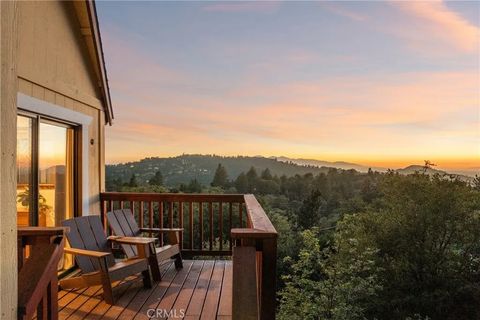 Photo of 27356 Matterhorn Drive, Lake Arrowhead, CA 92352 (MLS # IG26110517)