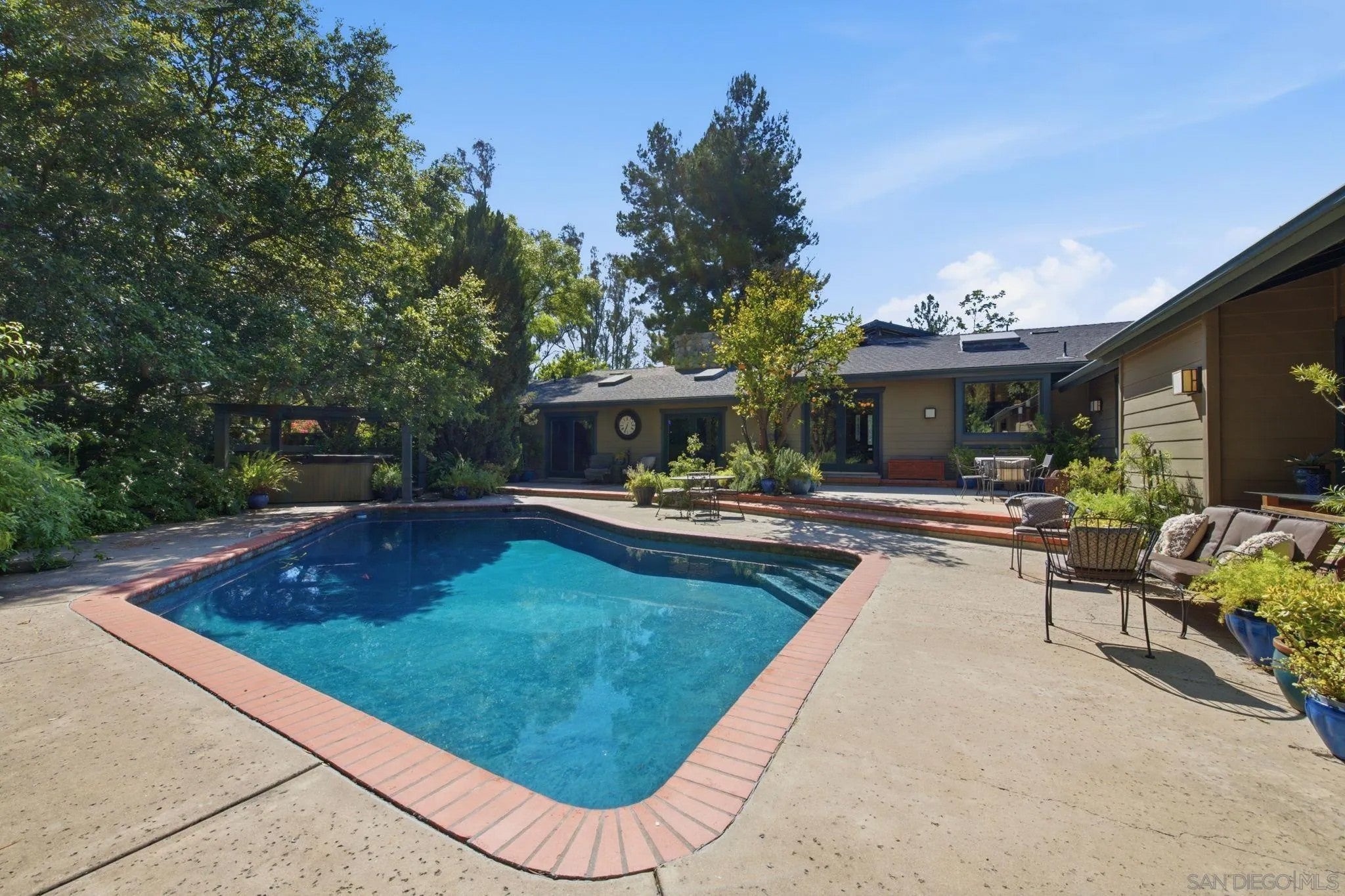 13327 Calle Colina
