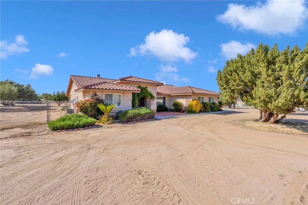 Photo of 8626 Coyote Trail, Oak Hills, CA 92344 (MLS # HD26084516)