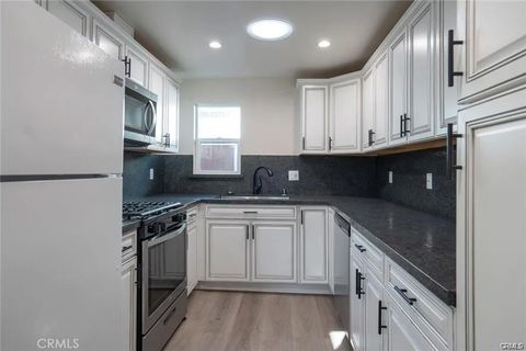 Tiny photo for 5919 Cantaloupe Avenue, Valley Glen, CA 91401 (MLS # SR25246282)