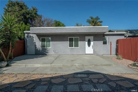 Tiny photo for 5919 Cantaloupe Avenue, Valley Glen, CA 91401 (MLS # SR25246282)