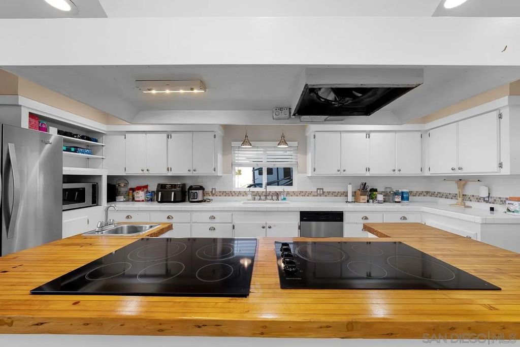 Photo of 1607 Watwood Rd, Lemon Grove, CA 91945 (MLS # 250044555)