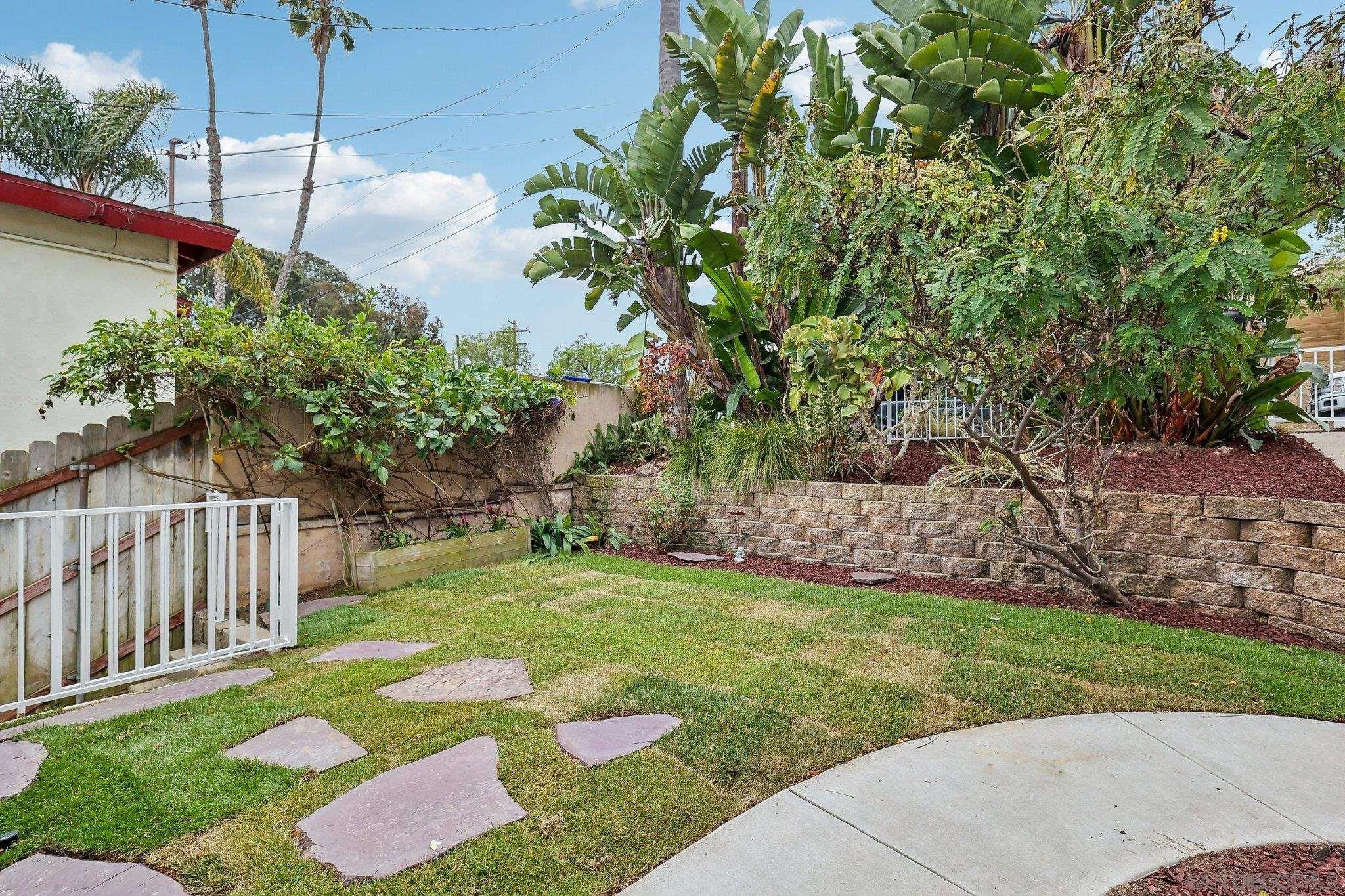 3542 Wawona Dr