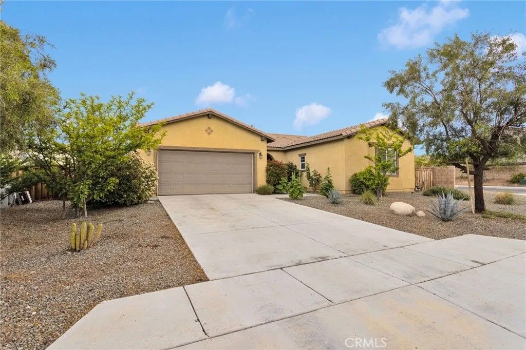 Photo of 14187 Sun Valley, Adelanto, CA 92301 (MLS # IV26082884)