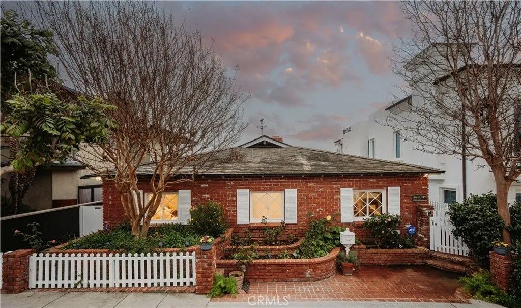 Photo of 216 Poppy Avenue, Corona Del Mar, CA 92625 (MLS # OC26014731)