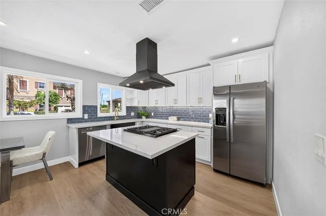 21117 Normandie, Los Angeles
