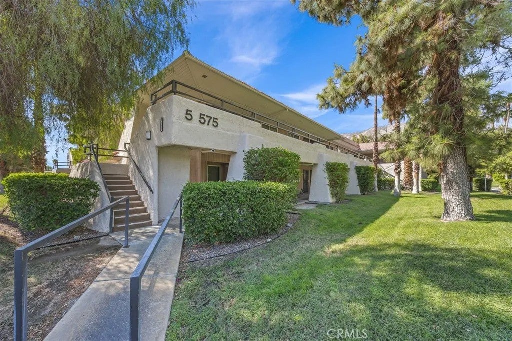 575 N Villa Court
