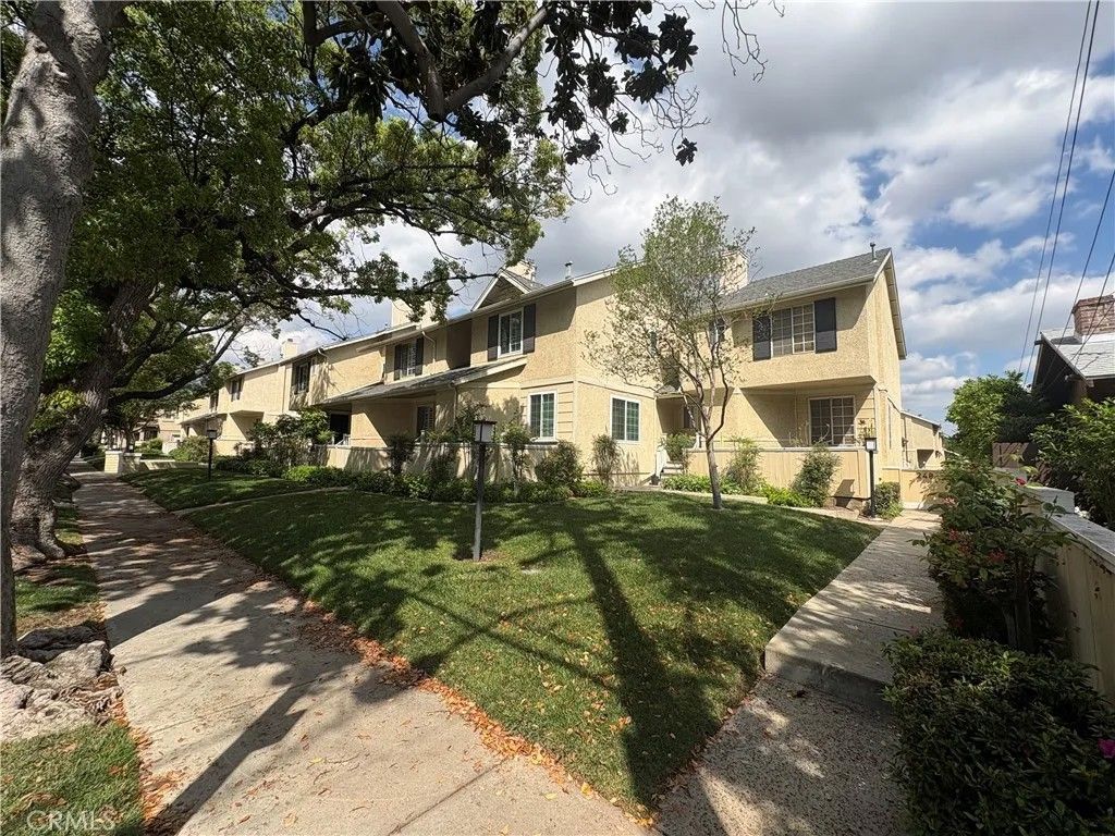Photo of 248 N Mar Vista Avenue #2, Pasadena, CA 91106 (MLS # AR26069359)