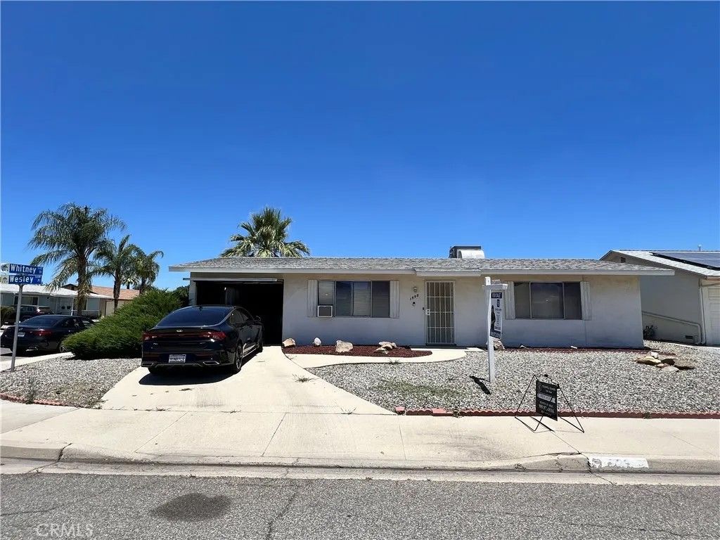 Photo of 1598 W Wesley Pl, Hemet, CA 92543 (MLS # TR26013502)
