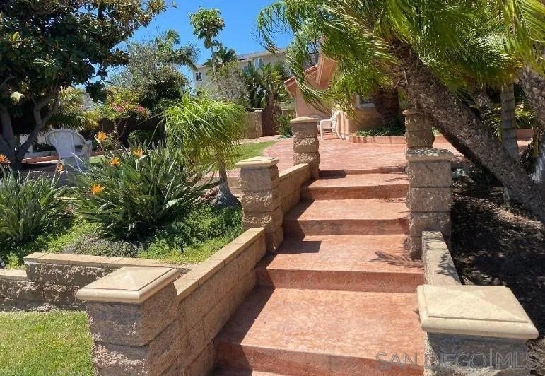 387 Bay Leaf Dr