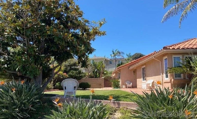 387 Bay Leaf Dr