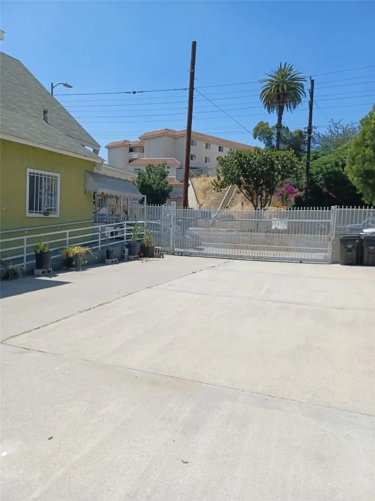 3408 N Figueroa Street