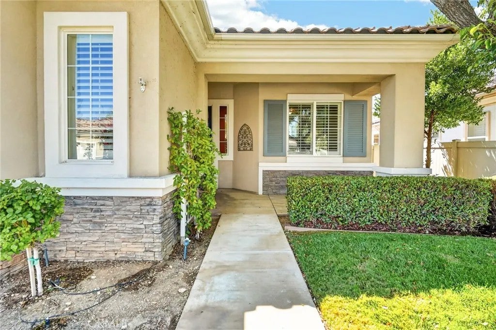 1730 N Forest Oaks