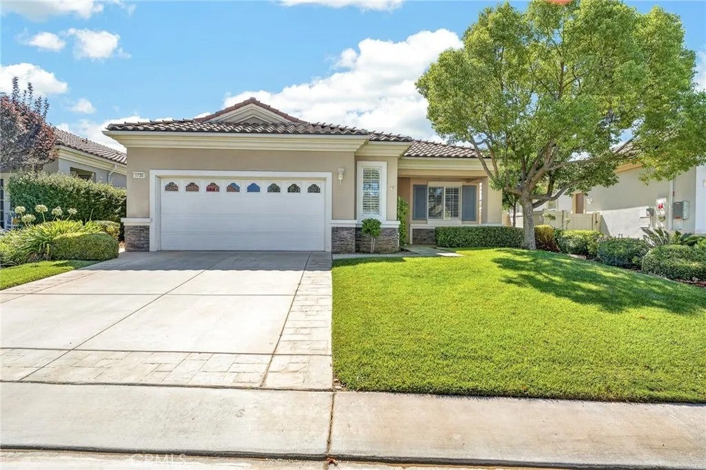 1730 N Forest Oaks