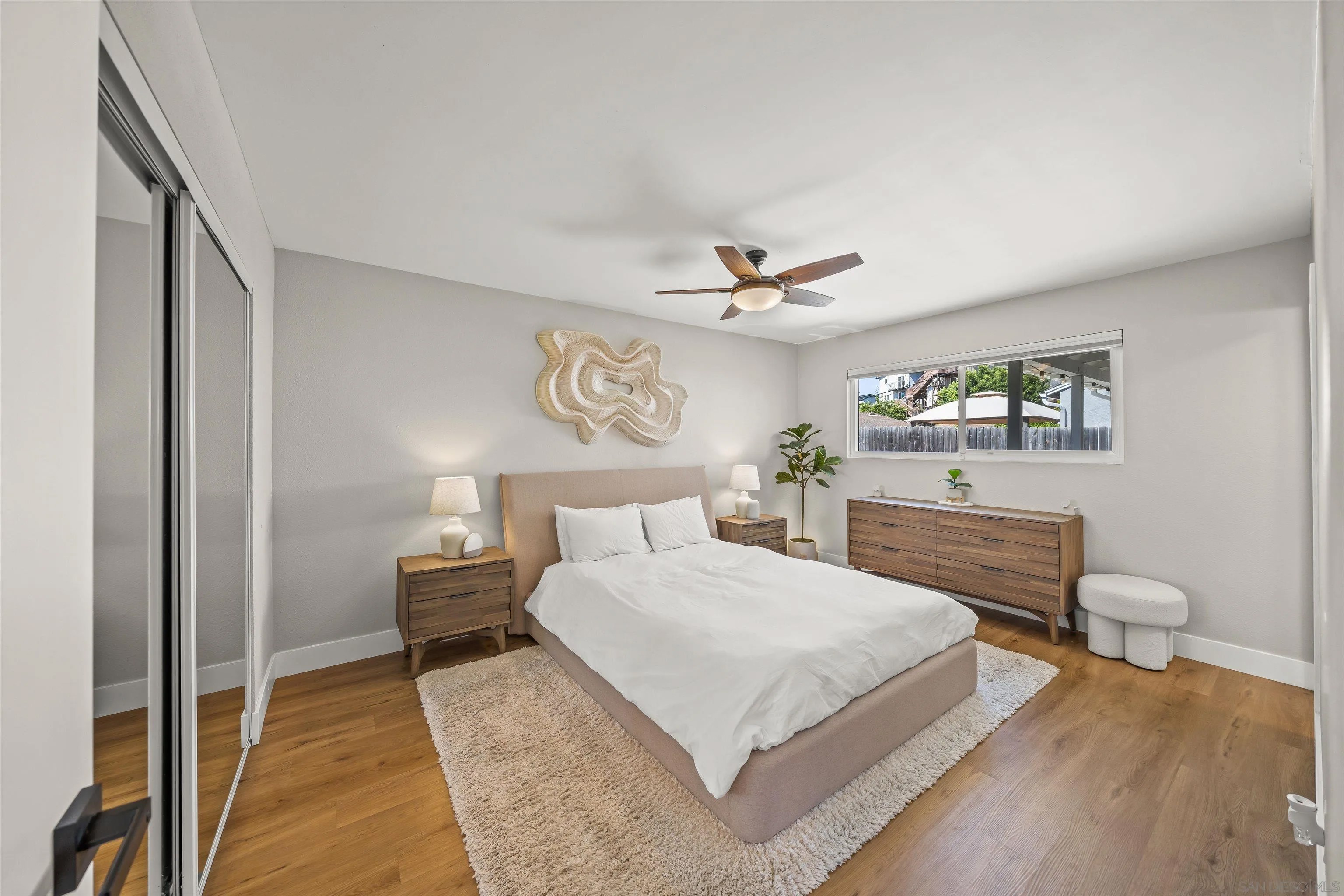 9480 Avenida Acero