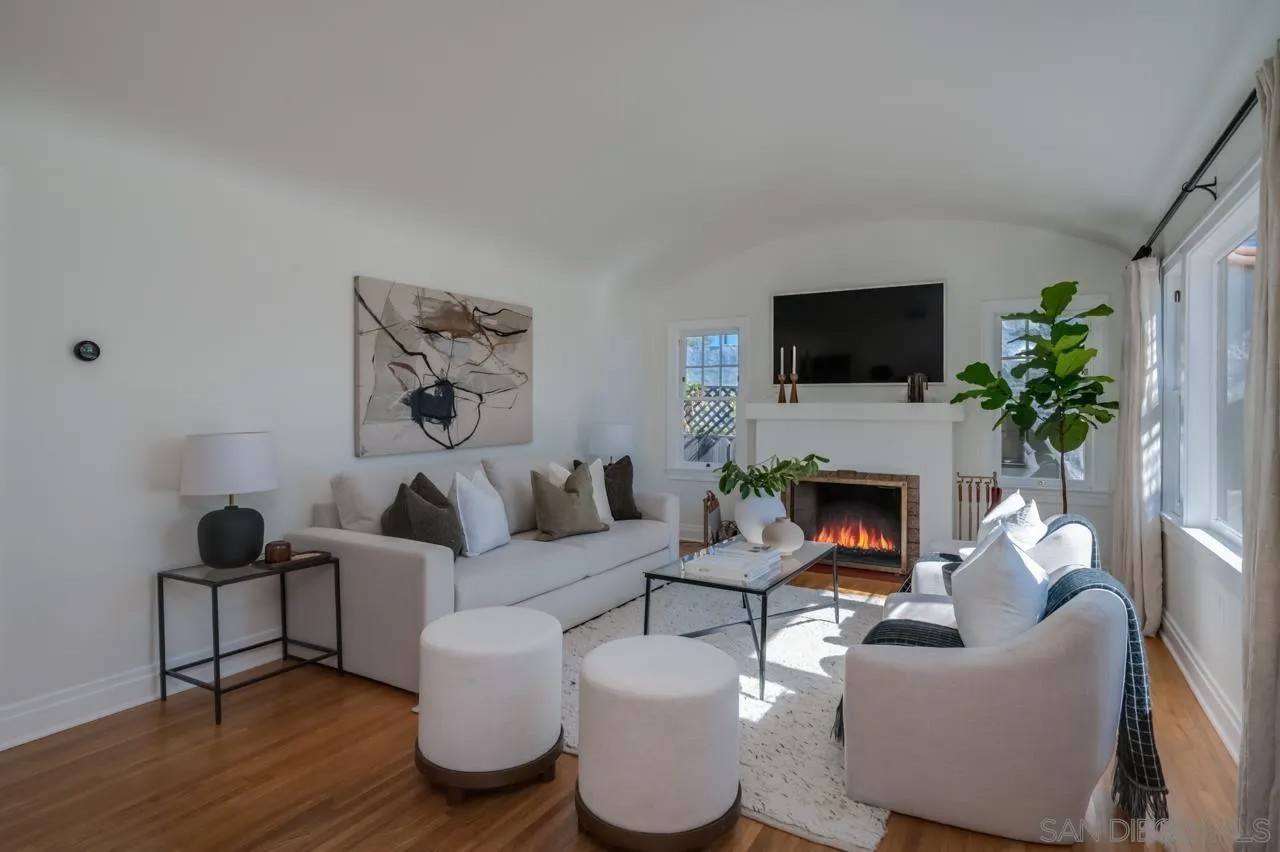 4708 Van Dyke Ave