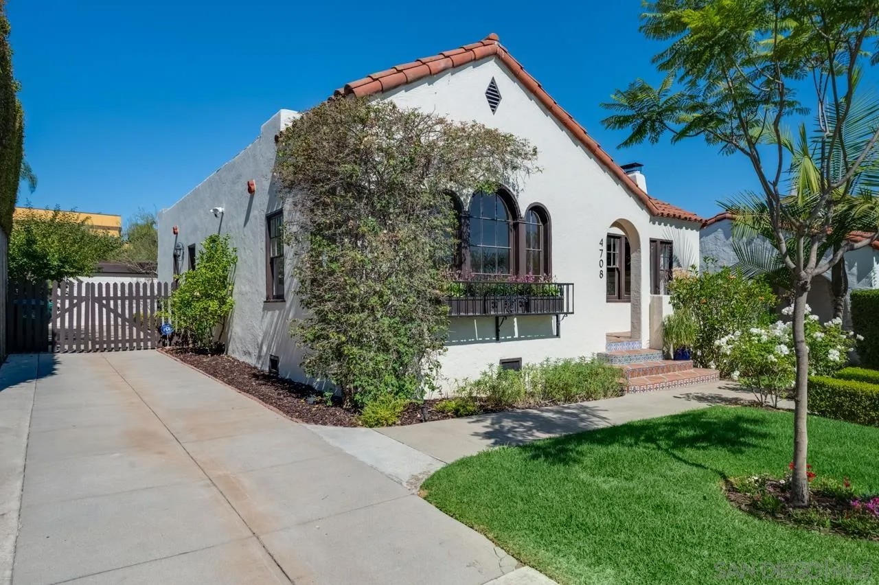 4708 Van Dyke Ave