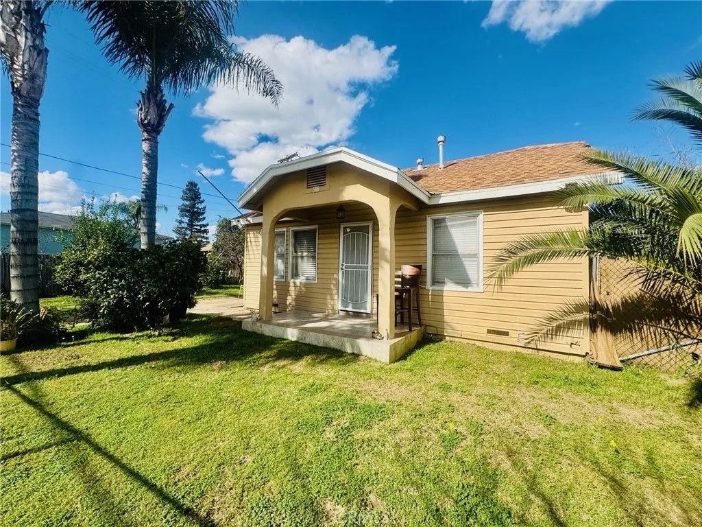 Photo of 508 Beardsley Ave, Bakersfield, CA 93308 (MLS # SR26034641)