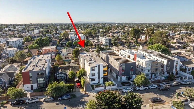 1444 W 37th Street