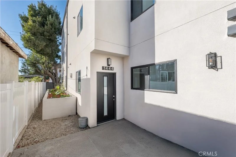 1444 W 37th Street