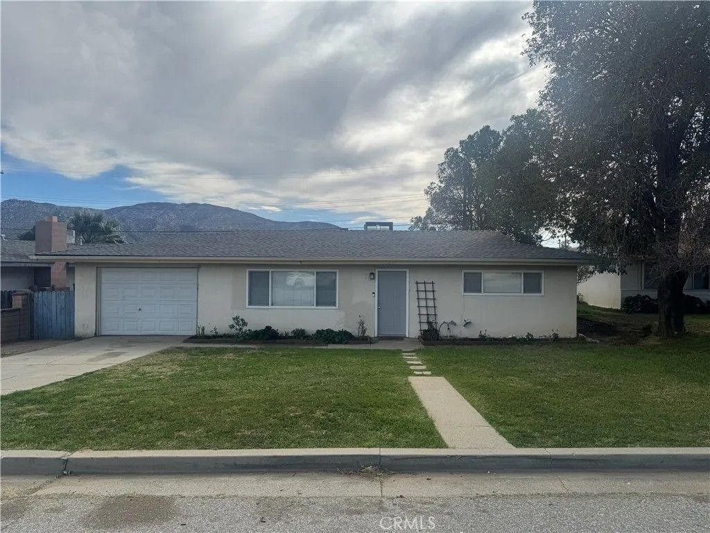 Photo of 2062 W Lincoln St, Banning, CA 92220 (MLS # IG26002663)