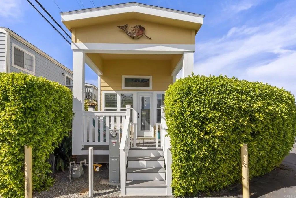 Photo of 1624 N Coast Highway 101 #2, Encinitas, CA 92024 (MLS # NDP2602486)