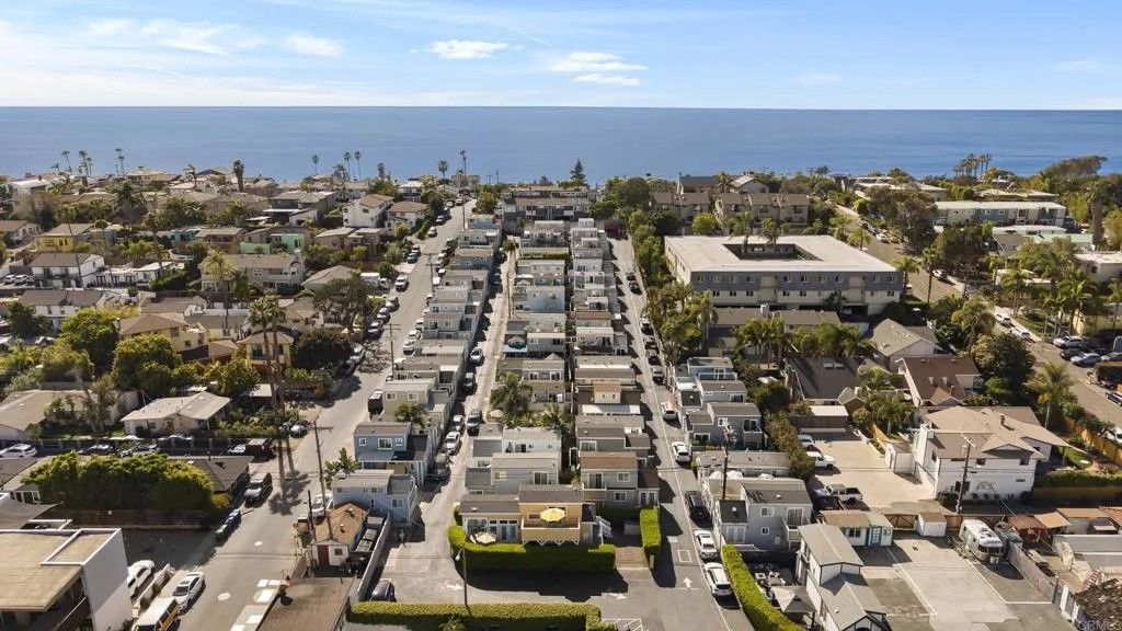 Photo of 1624 N Coast Highway 101 #2, Encinitas, CA 92024 (MLS # NDP2602486)