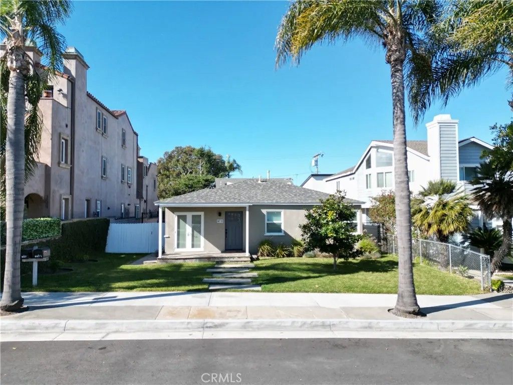 Photo of 907 Huntington Street, Huntington Beach, CA 92648 (MLS # OC26026398)