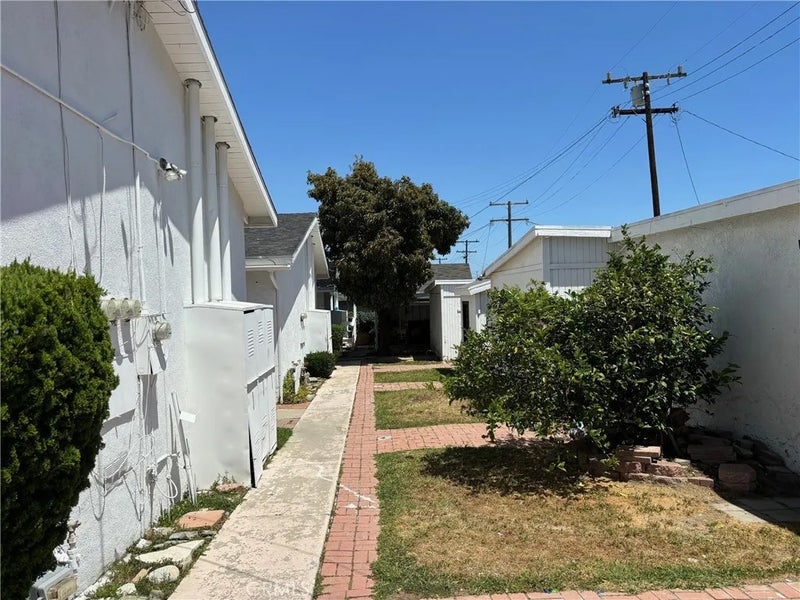 977 W 2nd Street