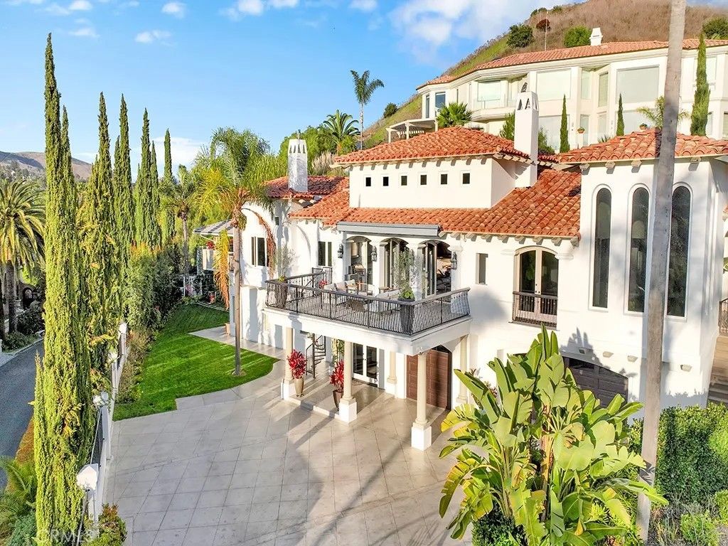 Photo of 30732 Paseo Elegancia, San Juan Capistrano, CA 92675 (MLS # OC26068278)