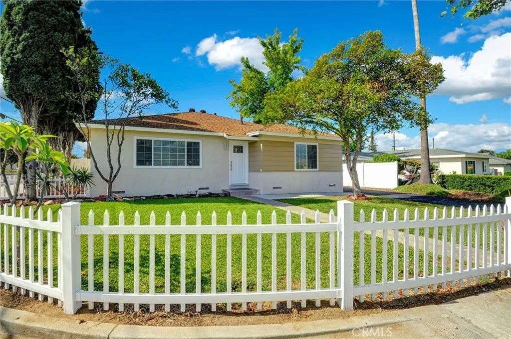 Photo of 504 W Nubia Street, Covina, CA 91722 (MLS # CV26076916)