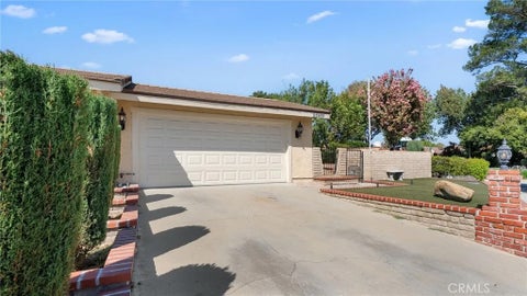 Tiny photo for 25651 Ramada DR, Valencia, CA 91355 (MLS # SR26209132)