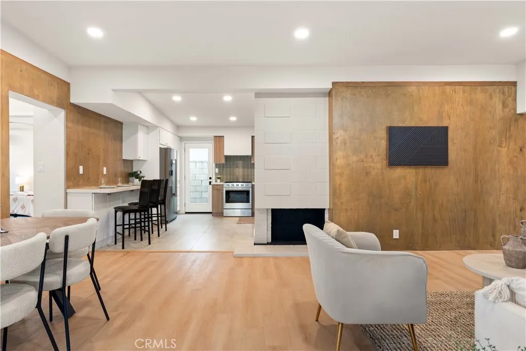 530 W Elm Avenue