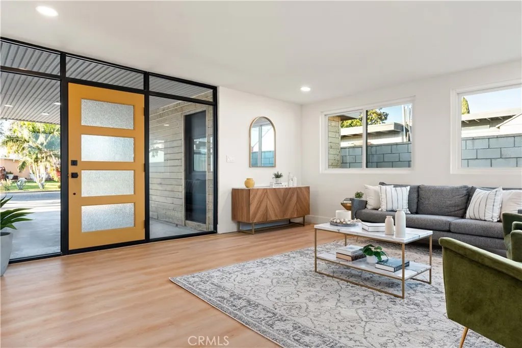 530 W Elm Avenue