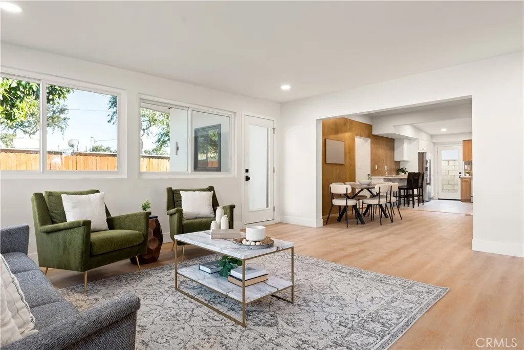 530 W Elm Avenue