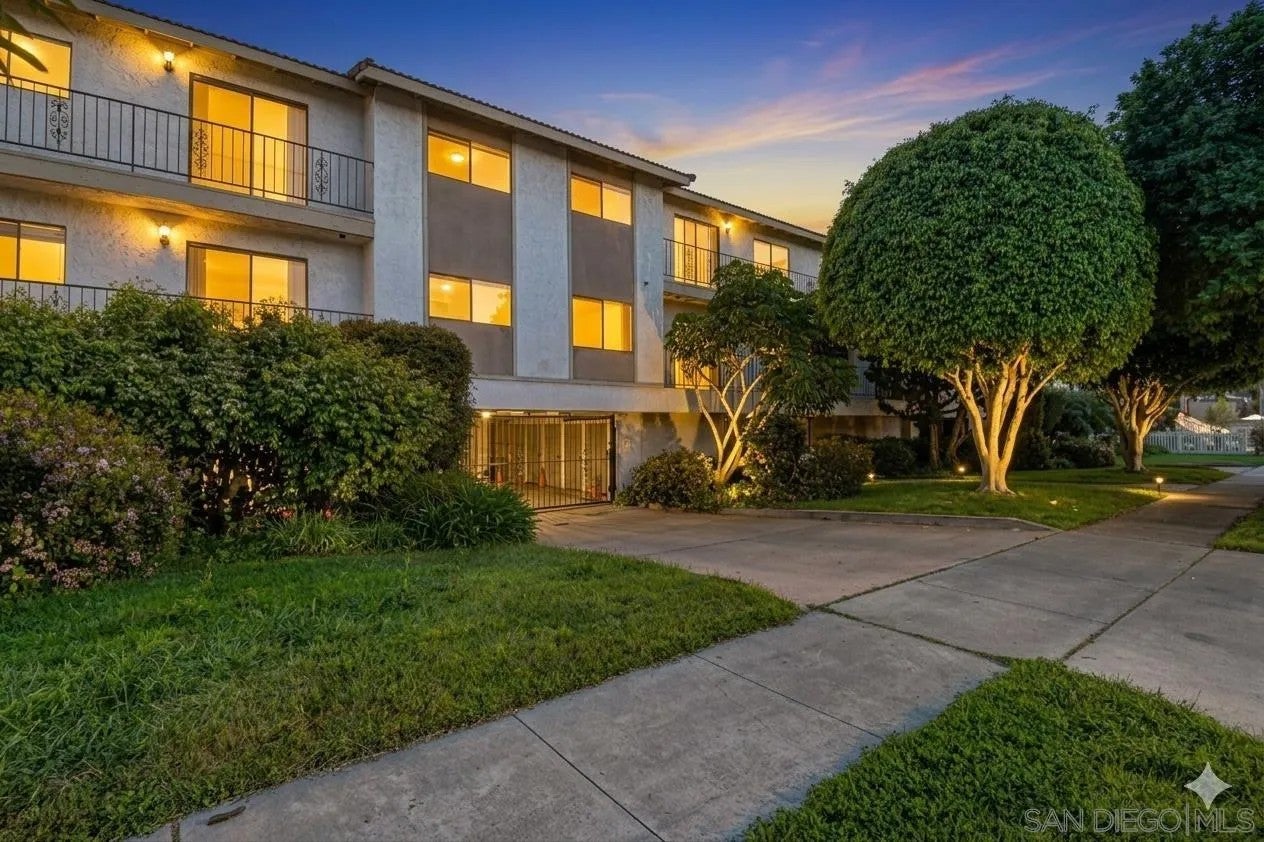 835 E Ave B